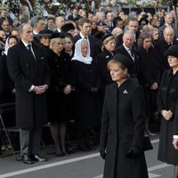 La Familia Real Rumana ante la realeza europea en el funeral de Miguel de Rumanía
