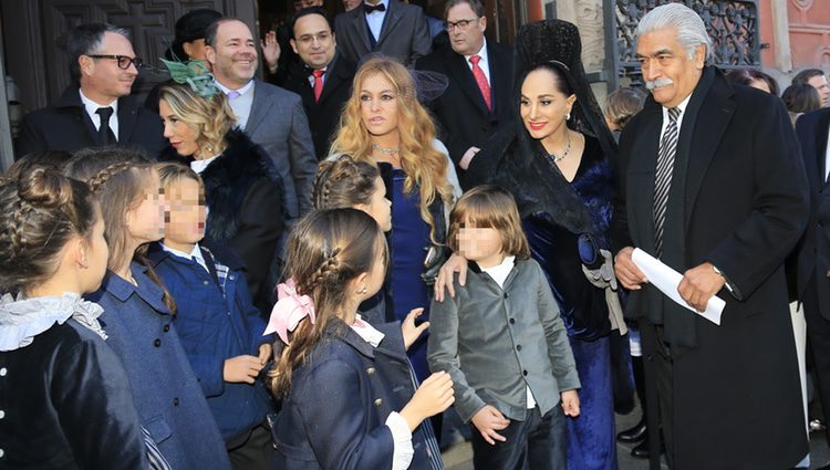 Paulina Rubio con su madre y su hijo en la boda de su hermano Enrique Rubio con María Escrivá de Balaguer
