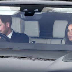 El Príncipe Harry y Meghan Markle en el almuerzo de Navidad 2017 en Buckingham Palace