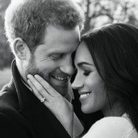 El Príncipe Harry y Meghan Markle, muy enamorados en su foto oficial de compromiso