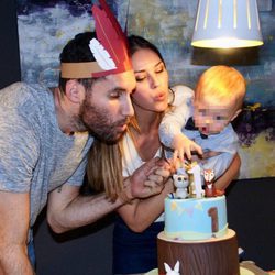Rudy Fernández y Helen Lindes celebran el primer cumpleaños de su hijo Alan