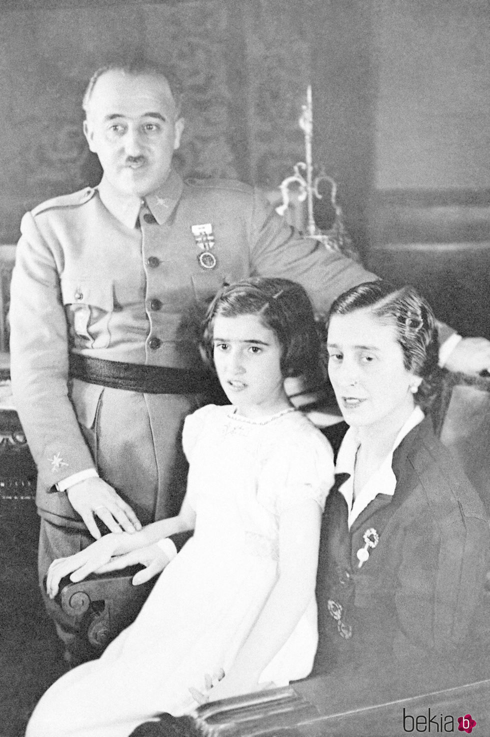 Carmen Franco cuando era una niña con sus padres