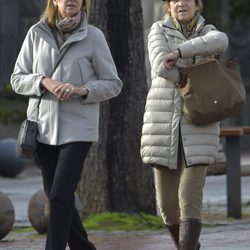 Las Infantas Elena y Cristina dando un paseo en Vitoria