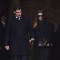 Luis Alfonso de Borbón y Margarita Vargas yendo a la cripta de Carmen Franco
