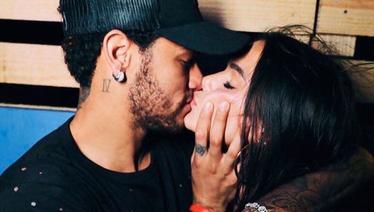 El beso con el que Neymar y Bruna Marquezine confirman su cuarta reconciliación