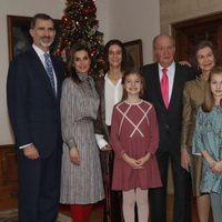 El Rey Juan Carlos con la Reina Sofía, la Infanta Elena y sus hijos y los Reyes con sus hijas por su 80 cumpleaños