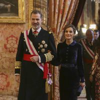 Los Reyes Felipe y Letizia llegando al Palacio Real para la Pascua Militar 2018