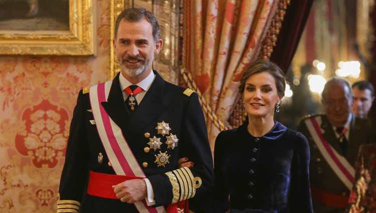 Los Reyes Felipe y Letizia llegando al Palacio Real para la Pascua Militar 2018