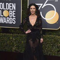 Catherine Zeta-Jones en la alfombra roja de los Globos de Oro 2018