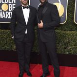 Ricky Martin y Jwan Yosef en la alfombra roja de los Globos de Oro 2018