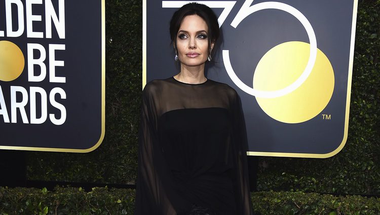 Angelina Jolie en los Globos de oro 2018