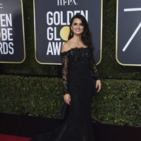 Penélope Cruz en la alfombra roja de los Globos de Oro 2018