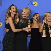 El cast de 'Big Little Lies' con tres de sus cuatro Globos de Oro del 2018 ganados