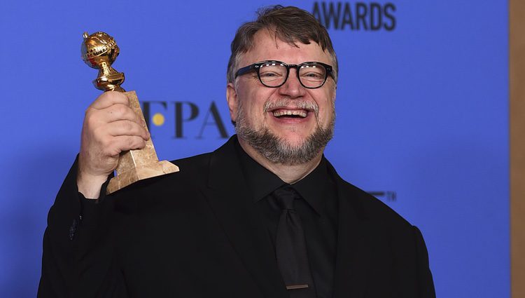 Guillermo del Toro con su Globo de Oro 2018 por 'La forma del agua'