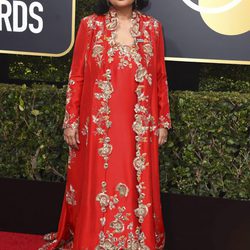 Meher Tatna, la Presidenta de la HFPA en la alfombra roja de los Globos de Oro 2018