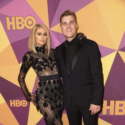 Paris Hilton y Chris Zylka en la fiesta HBO tras los Globos de Oro 2018