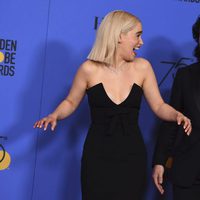 Kit Harington y Emilia Clarke en los Globos de Oro 2018