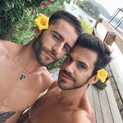 Pelayo Díaz y Andy Mc Dougall, muy románticos en Brasil
