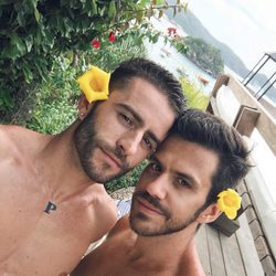 Pelayo Díaz y Andy Mc Dougall, muy románticos en Brasil