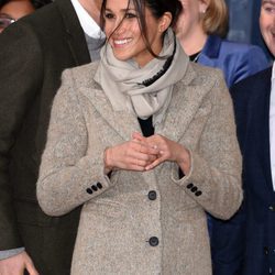 Meghan Markle, muy sonriente en su visita a Reprezent FM