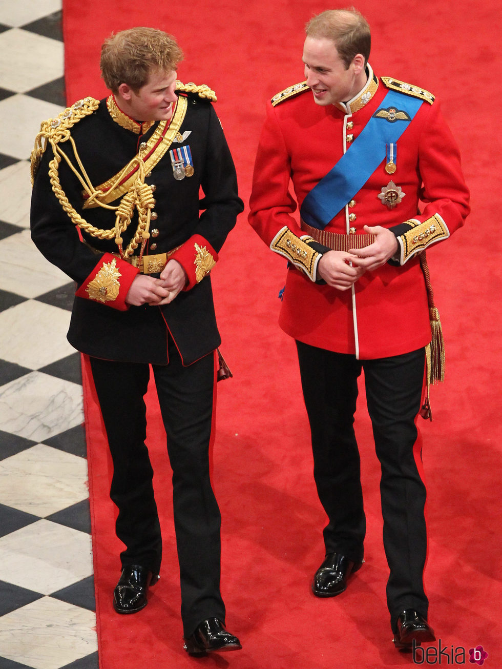 El Príncipe Guillermo junto al Príncipe Harry en su boda con Kate Middleton
