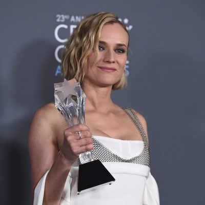 Diane Kruger con su premio en los Critics' Choice Awards 2018