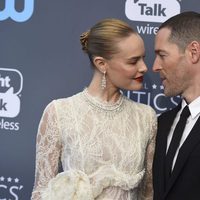 Michael Polish y Kate Bosworth en la alfombra roja de los Critics' Choice Awards 2018