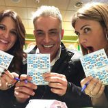 Laura Fa, Kiko Hernández y Carlota Corredera jugando al bingo
