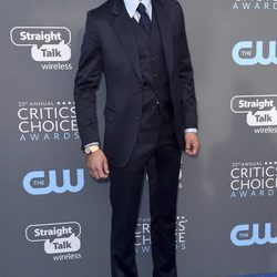 Alexander Skarsgård en la alfombra roja de los Critics' Choice Awards 2018