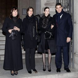 Carmen Martínez-Bordiú, Cynthia Rossi, Margarita Vargas y Luis Alfonso de Borbón en el funeral de Carmen Franco
