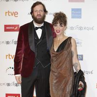 Edu Soto y su mujer en la alfombra roja de los Premios Forqué 2018
