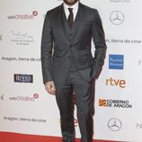 Álvaro Cervantes en la alfombra roja de los Premios Forqué 2018