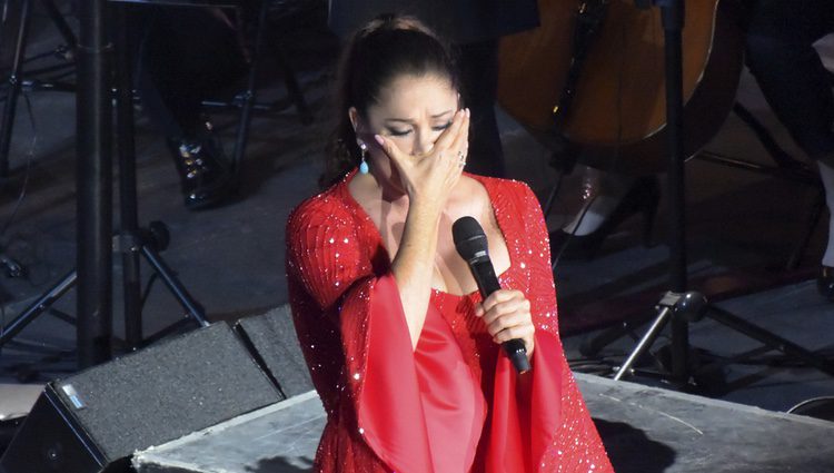 Isabel Pantoja llorando en su concierto en Gran Canaria