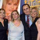 Jaime Peñafiel con María Teresa Campos y sus dos hijas en la presentación del libro 'Mis dos vidas'