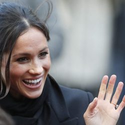 Meghan Markle, muy sonriente en su primera visita oficial a Gales