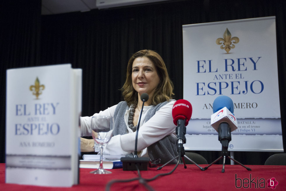 Ana Romero presenta su libro 'El Rey ante el espejo'