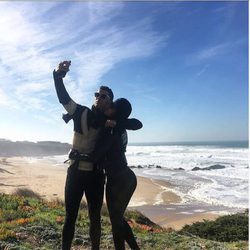 Cristiano Ronaldo y Georgina Rodríguez haciéndose una selfie en Portugal
