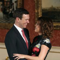 La Princesa Eugenia de York y Jack Brooksbank se miran con amor tras anunciar su compromiso