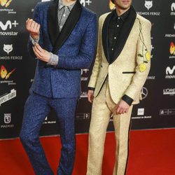 Javier Calvo y Javier Ambrossi en la alfombra roja de los Premios Feroz 2018