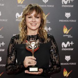 Emma Suárez con su premio Feroz 2018