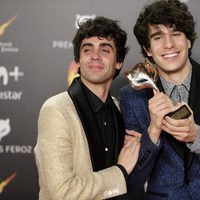 Javier Ambrossi y Javier Calvo con su premio Feroz 2018