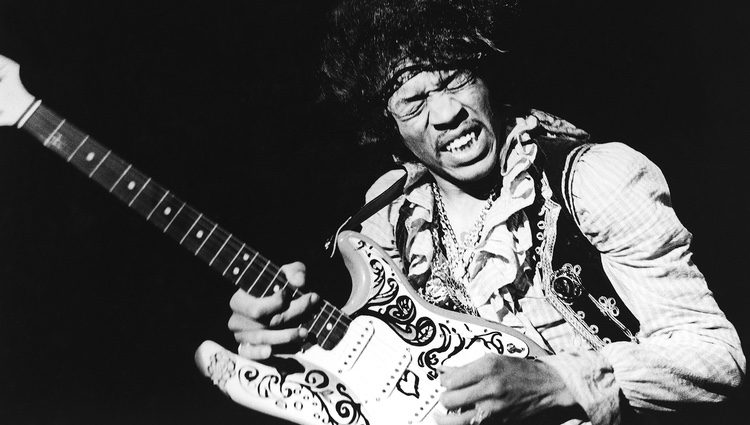 Jimi Hendrix en uno de sus conciertos