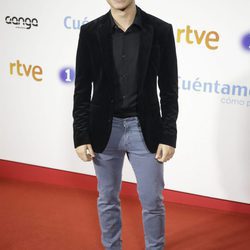 Raoul ('OT 2017') posa en la premier de la 19 temporada de 'Cuéntame'
