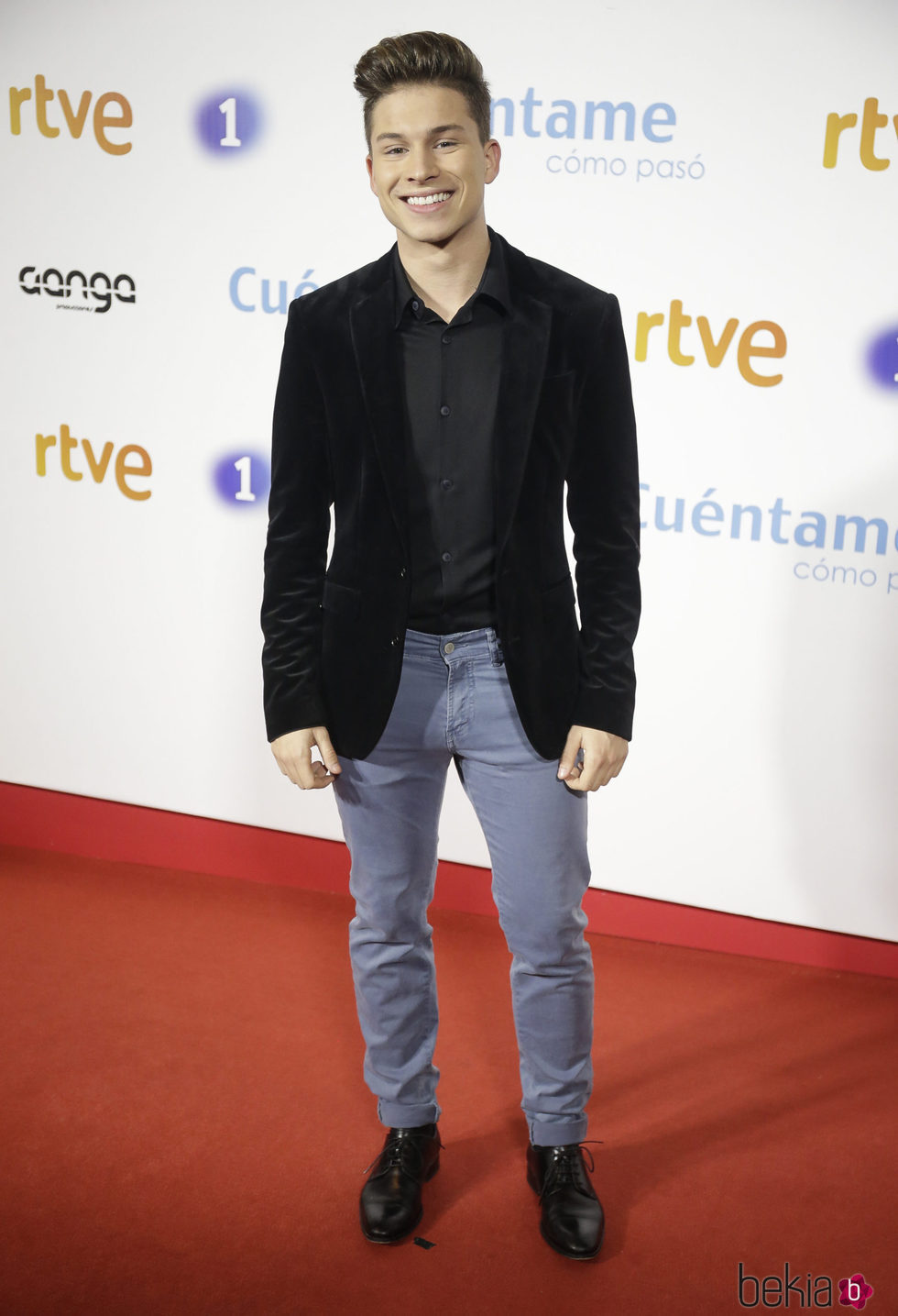 Raoul ('OT 2017') posa en la premier de la 19 temporada de 'Cuéntame'