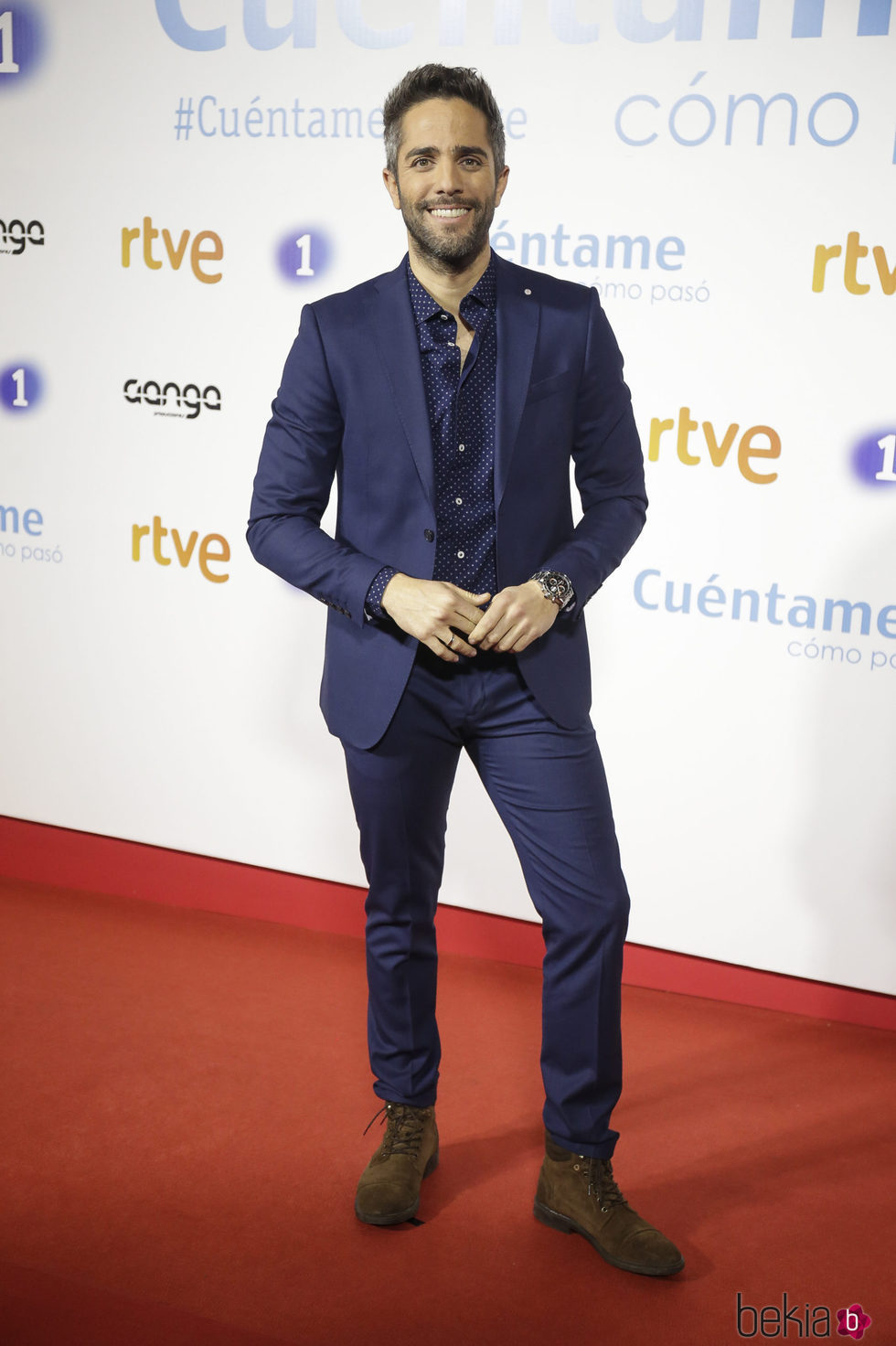 Roberto Leal ('OT 2017') posa en la premier de la 19 temporada de 'Cuéntame'