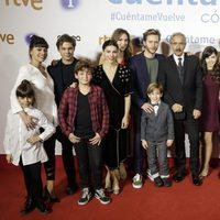 Foto de familia de los protagonistas de 'Cuéntame' en la premier de la 19 temporada