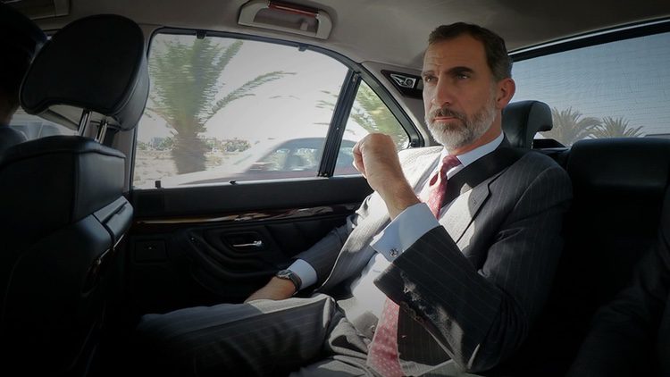 El Rey Felipe en el coche rumbo a un acto oficial en Maspalomas