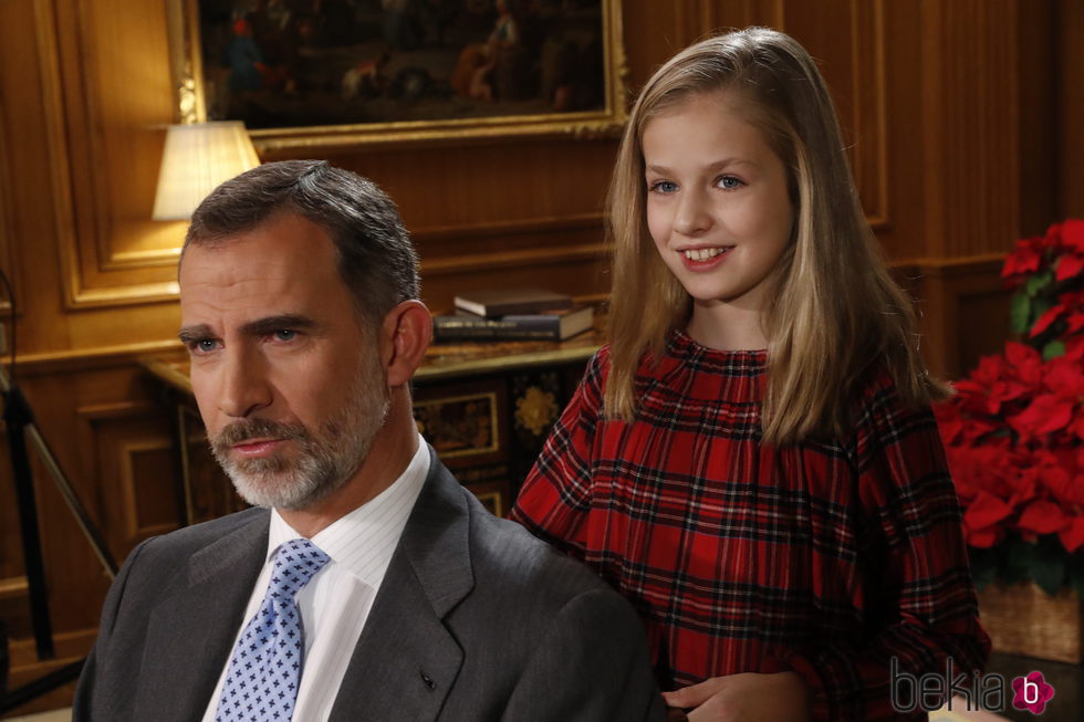 El Rey Felipe con la Princesa Leonor en la grabación del discurso de Navidad