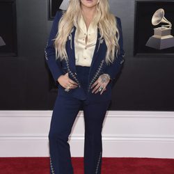 Kesha en la alfombra roja de los Premios Grammy 2018