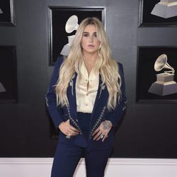 Kesha en la alfombra roja de los Premios Grammy 2018